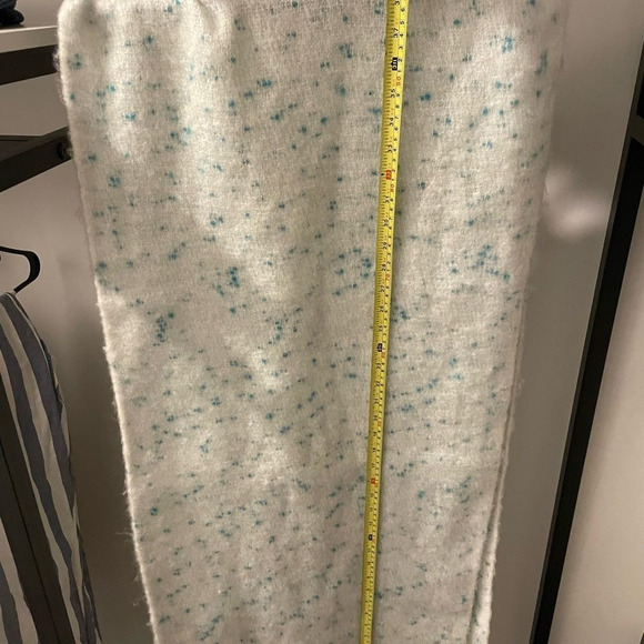 Gorgeous Warm Scarf - Picture 4 of 5